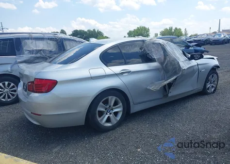 2013 BMW 528I xDrive z USA, uszkodzony, nr VIN WBAXH5C57DDW14938